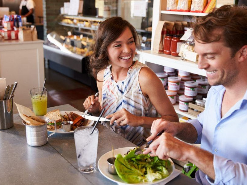 Comer fuera de casa de forma saludable