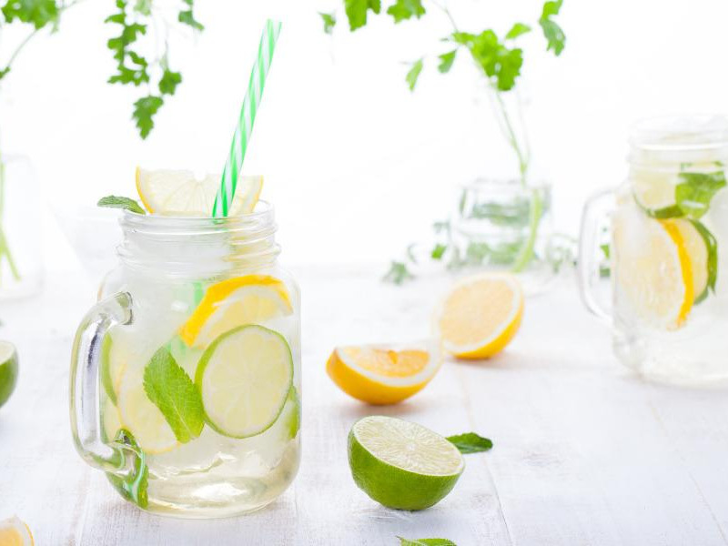 Bebidas saludables para refrescar el verano