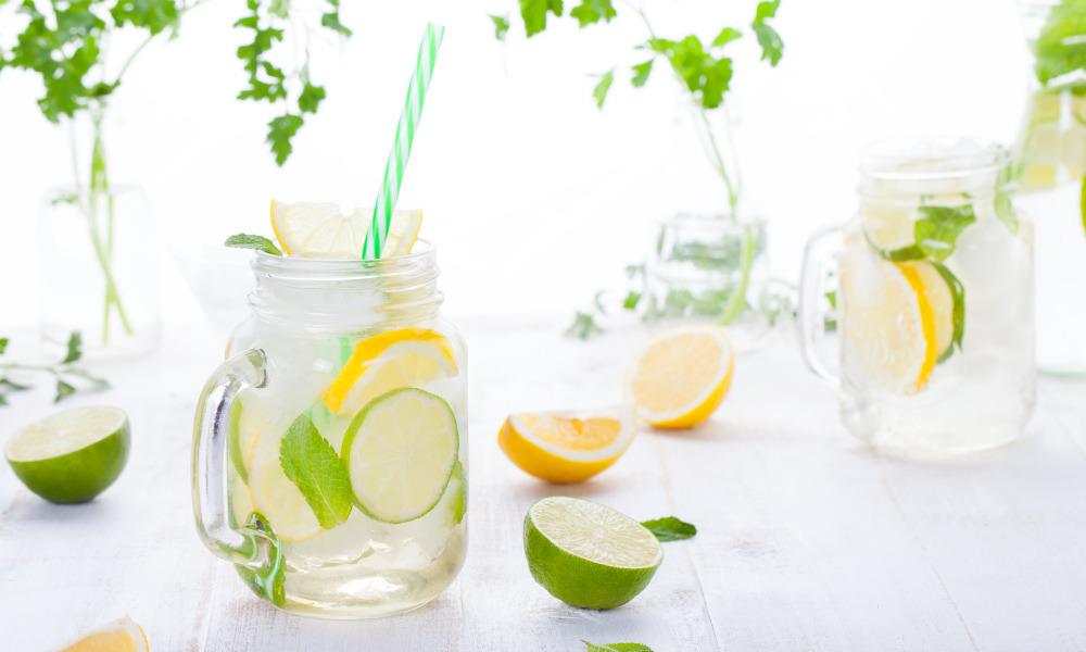 Bebidas saludables para refrescar el verano